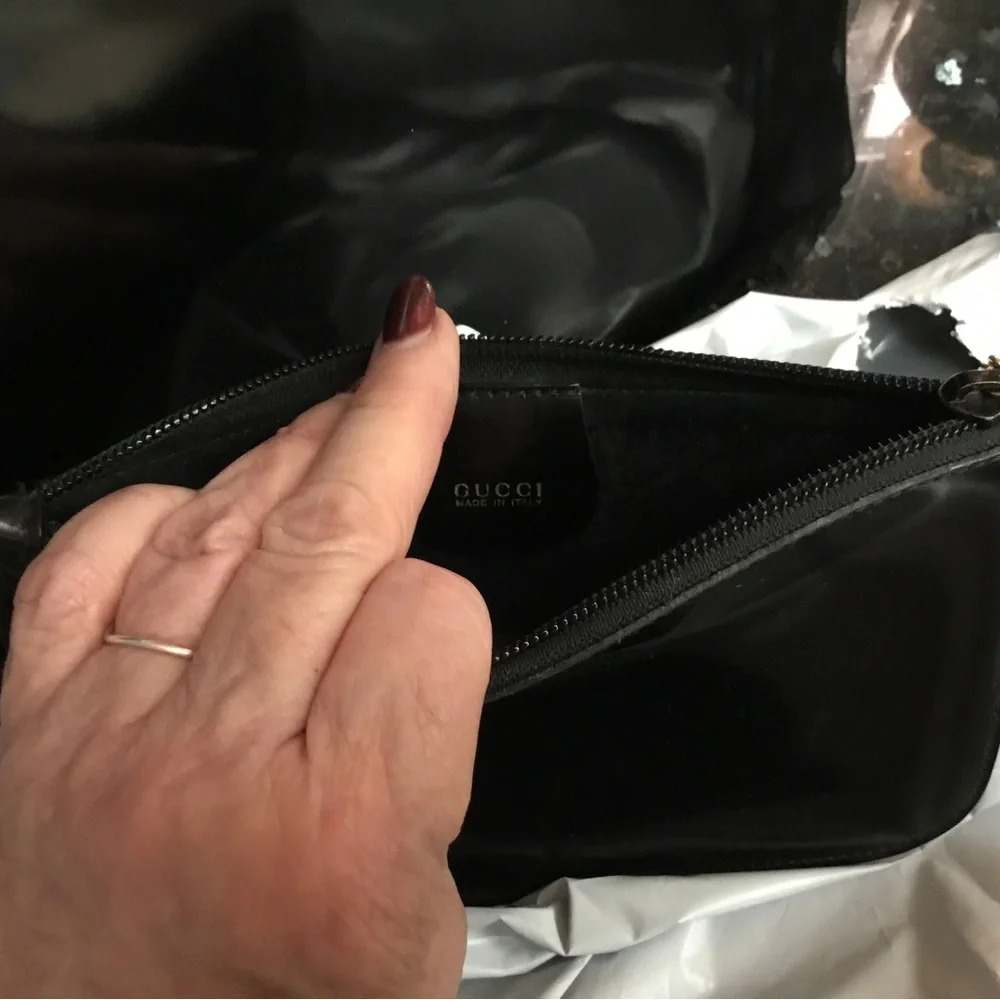 GUCCI black patent tote shoulder bag w/ matching attached pouch; gold hardware. - Picture 13 of 16